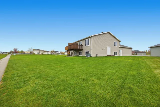 $255,900 | 1133 39th Avenue South, Moorhead, MN 56560