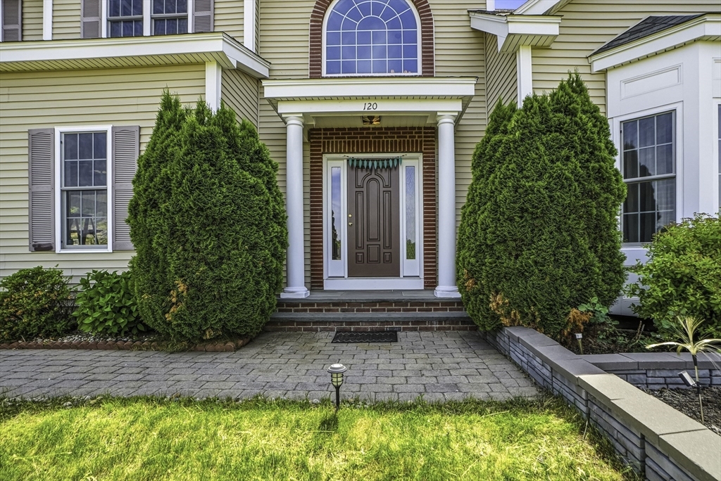 120 Mohawk Path Holliston, MA 01746 - Photo 2 of 36