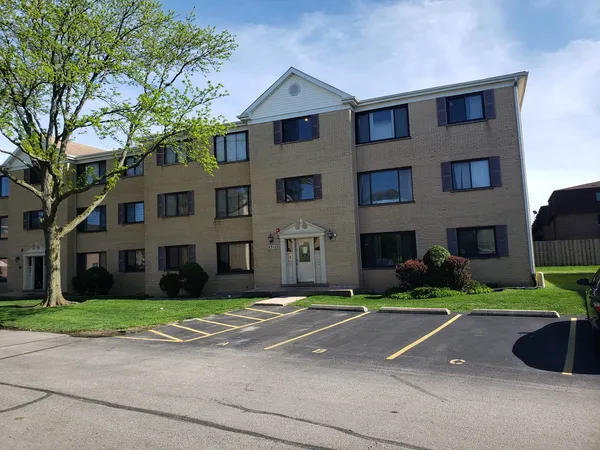 $1,800 | 9315 Hamilton Court, Unit F, Des Plaines, IL 60016