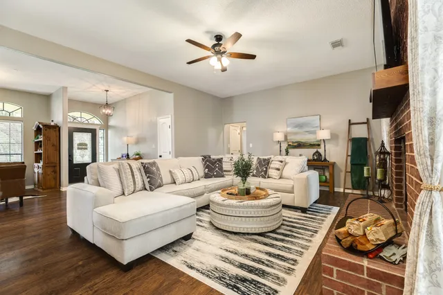 $550,000 | 1619 Flintlock Court, Angleton, TX 77515