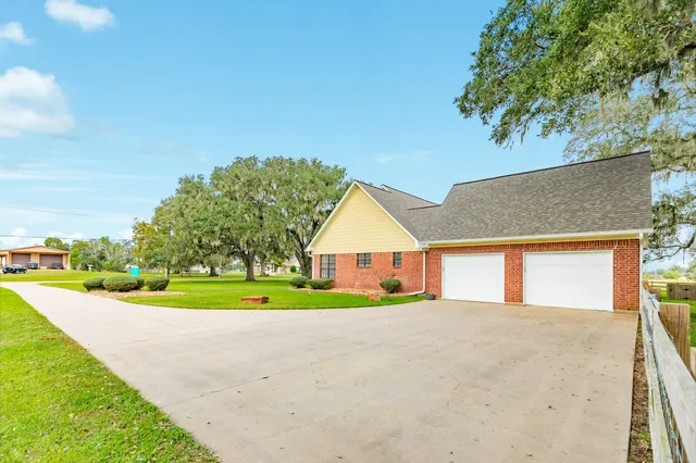 $550,000 | 1619 Flintlock Court, Angleton, TX 77515