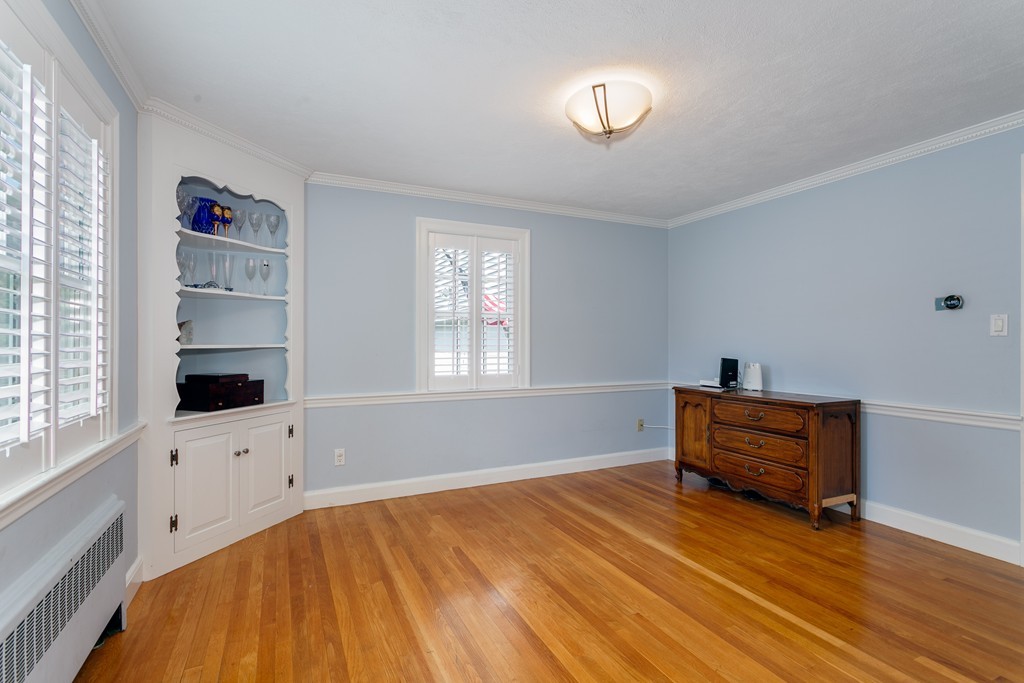 68 Chesterton Road Wellesley, MA 02481 - Photo 13 of 27