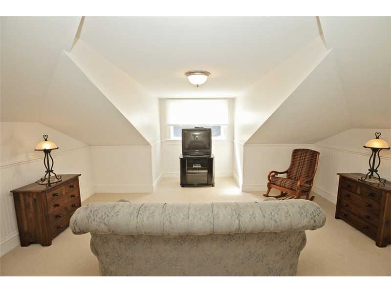 97 Old Beach Road, Unit D Newport, RI 02840 - Photo 19 of 25 Bedroom.
