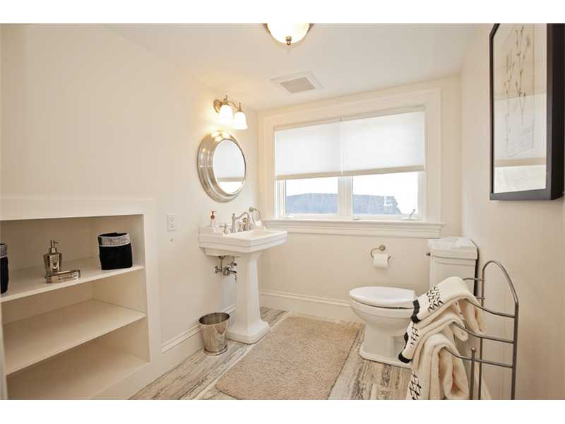 97 Old Beach Road, Unit D Newport, RI 02840 - Photo 20 of 25 Bathroom.