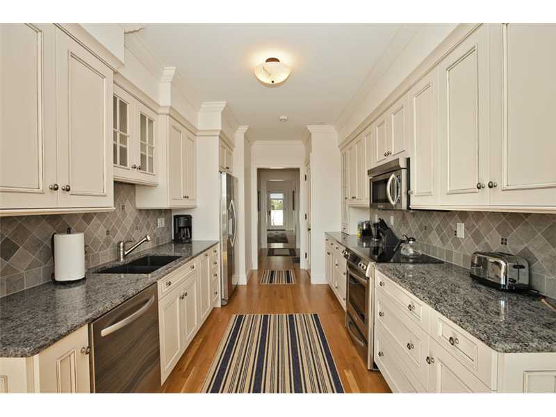 97 Old Beach Road, Unit D Newport, RI 02840 - Photo 3 of 25 Kitchen.