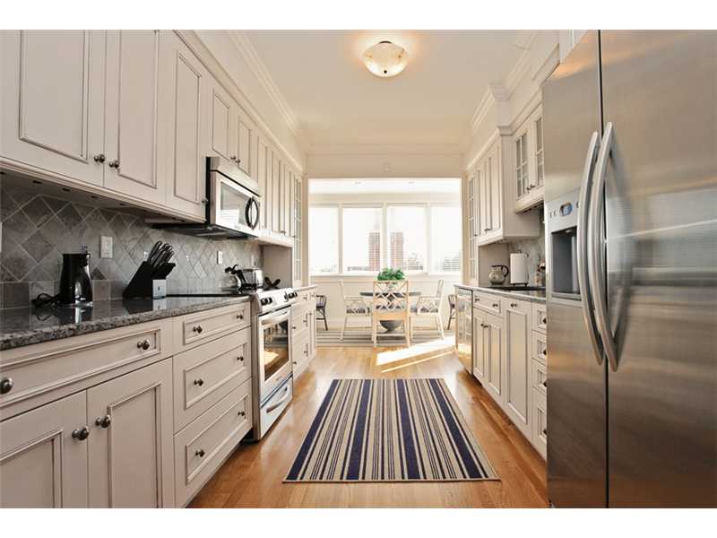 97 Old Beach Road, Unit D Newport, RI 02840 - Photo 5 of 25 Kitchen.