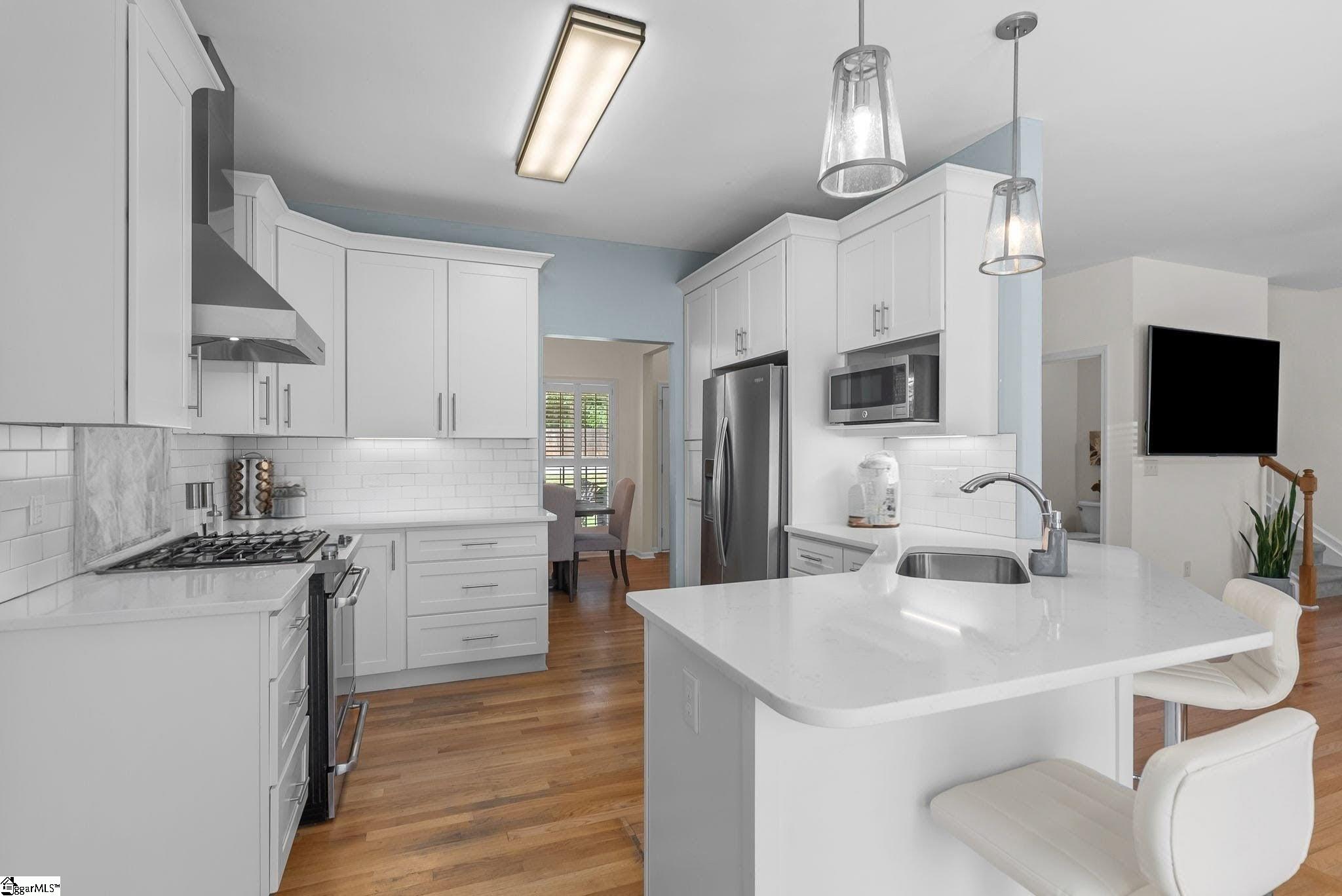 1 Plum Creek Lane Greenville, SC 29607 - Photo 3 of 35