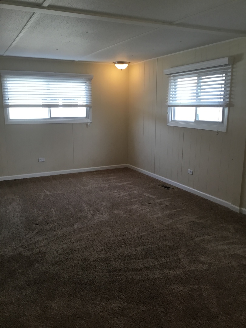 1175 Lakewood Road Elgin, IL 60123 - Photo 8 of 22