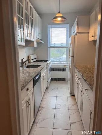 $2,250 | 70 Strawberry Hill Avenue, Unit 51D, Stamford, CT 06902