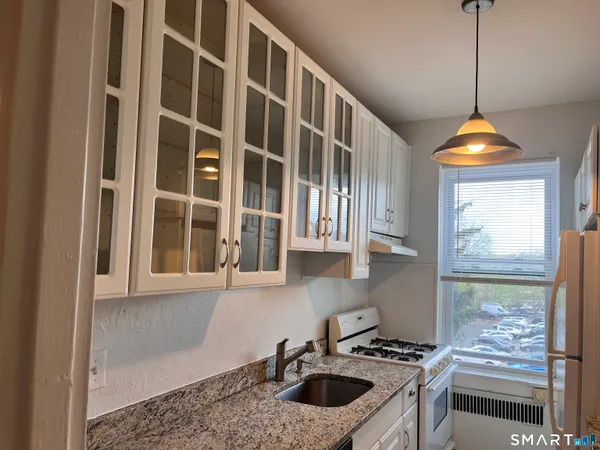 $2,250 | 70 Strawberry Hill Avenue, Unit 51D, Stamford, CT 06902