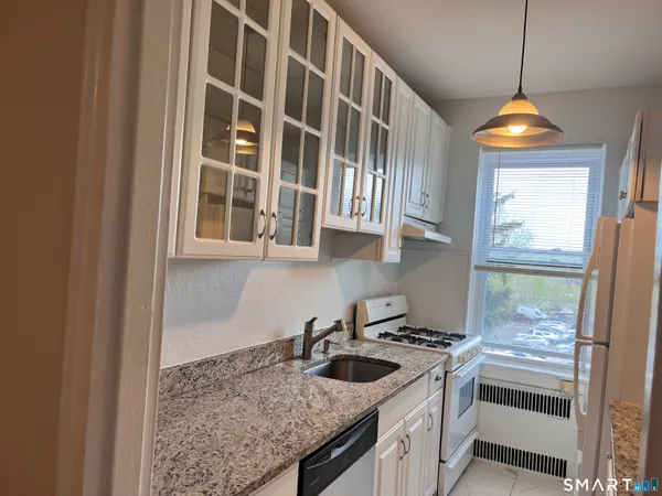 $2,250 | 70 Strawberry Hill Avenue, Unit 51D, Stamford, CT 06902