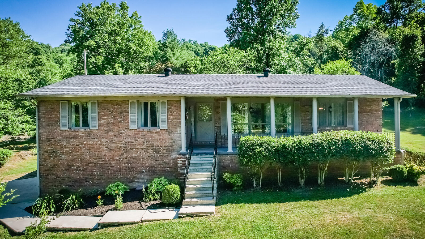 168 Pendleton Road Kingsport, TN 37664 - Photo 2 of 53 102