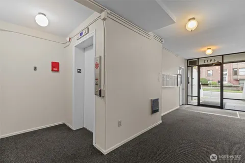 $599,950 | 4911 Fremont Avenue North, Unit 303, Seattle, WA 98103
