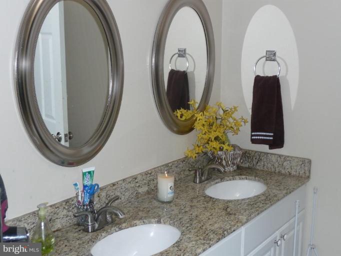 1509 Farsta Court Reston, VA 20190 - Photo 27 of 30 Bath #1