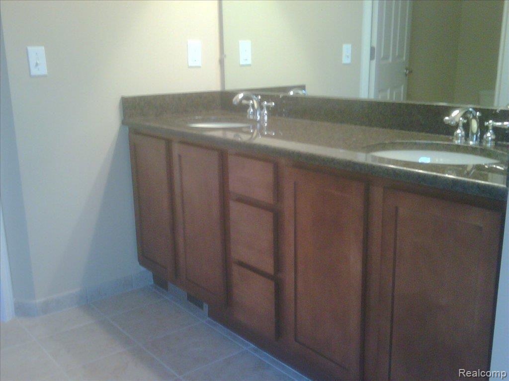 2743 Castlemartin Court, Unit 28 Rochester, MI 48306 - Photo 8 of 11 Granite Master Bath