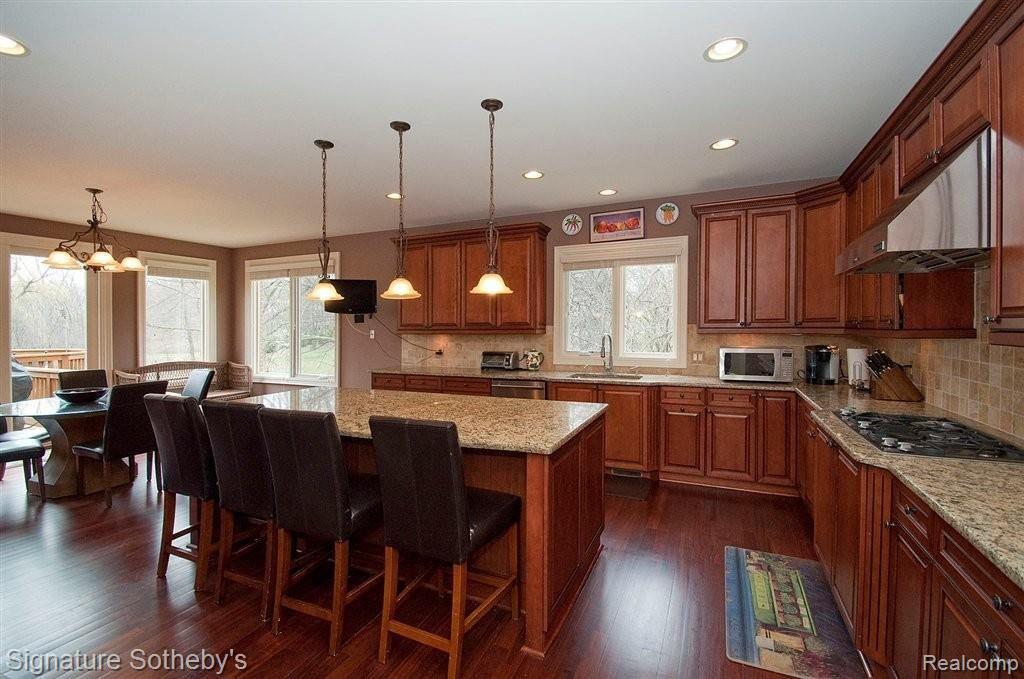 950 Southdown Road Bloomfield Hills, MI 48304 - Photo 8 of 26 Granite Counters
