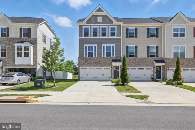 $2,700 | 141 Burkwood Ter Lake, Front Royal, VA 22630