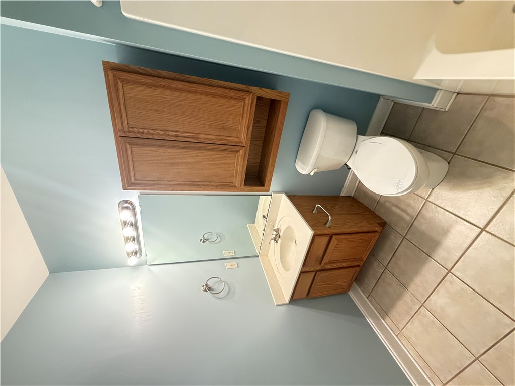 203 Indian Trail Road Seneca, SC 29672 - Photo 27 of 37 LL Guest Bathroom