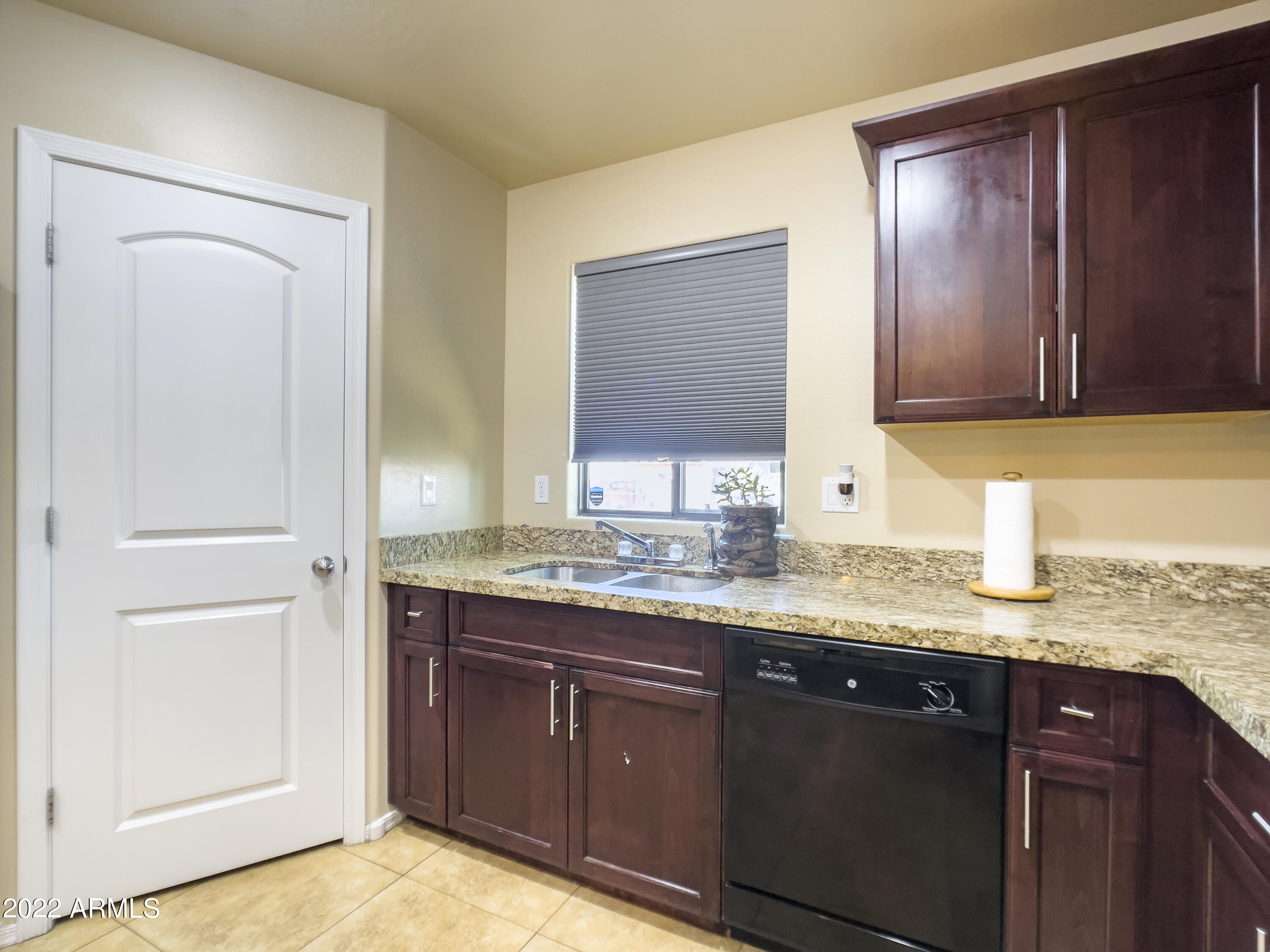 4849 South 5th Avenue Phoenix, AZ 85041 - Photo 8 of 23 IMG_3593