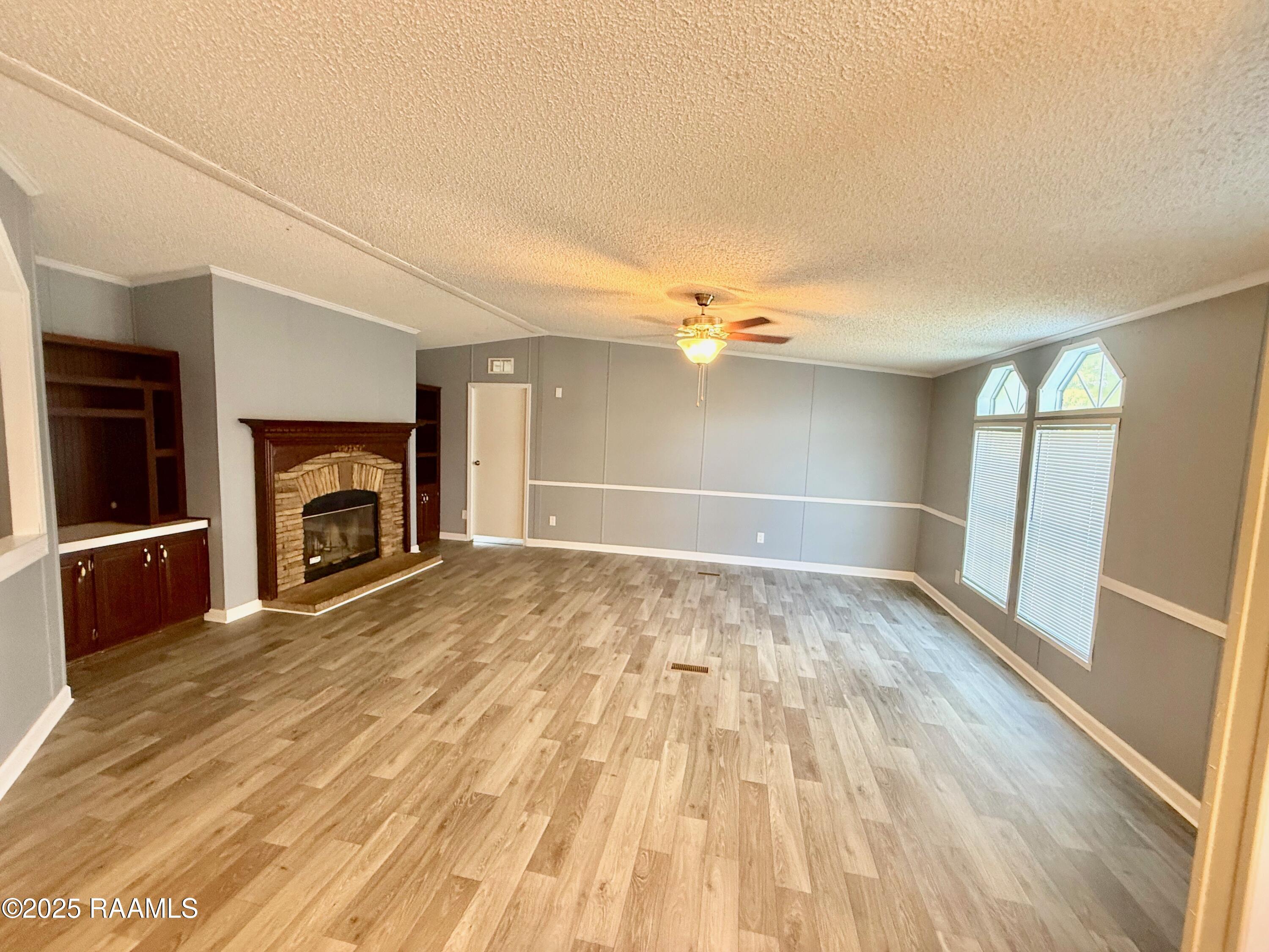 2900 Loreauville Road, Unit 1 New Iberia, LA 70563 - Photo 11 of 48 living room