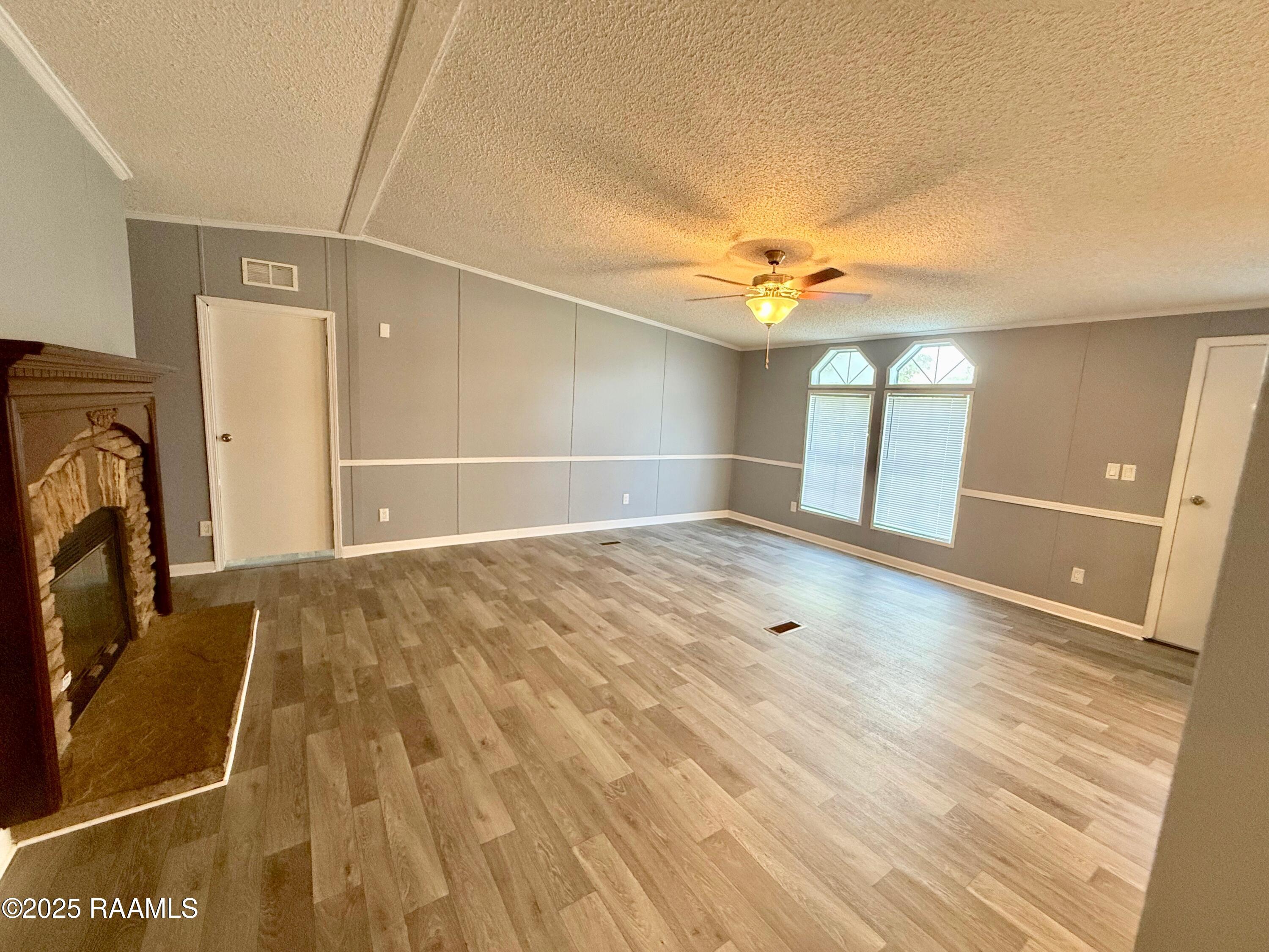 2900 Loreauville Road, Unit 1 New Iberia, LA 70563 - Photo 14 of 48 living room