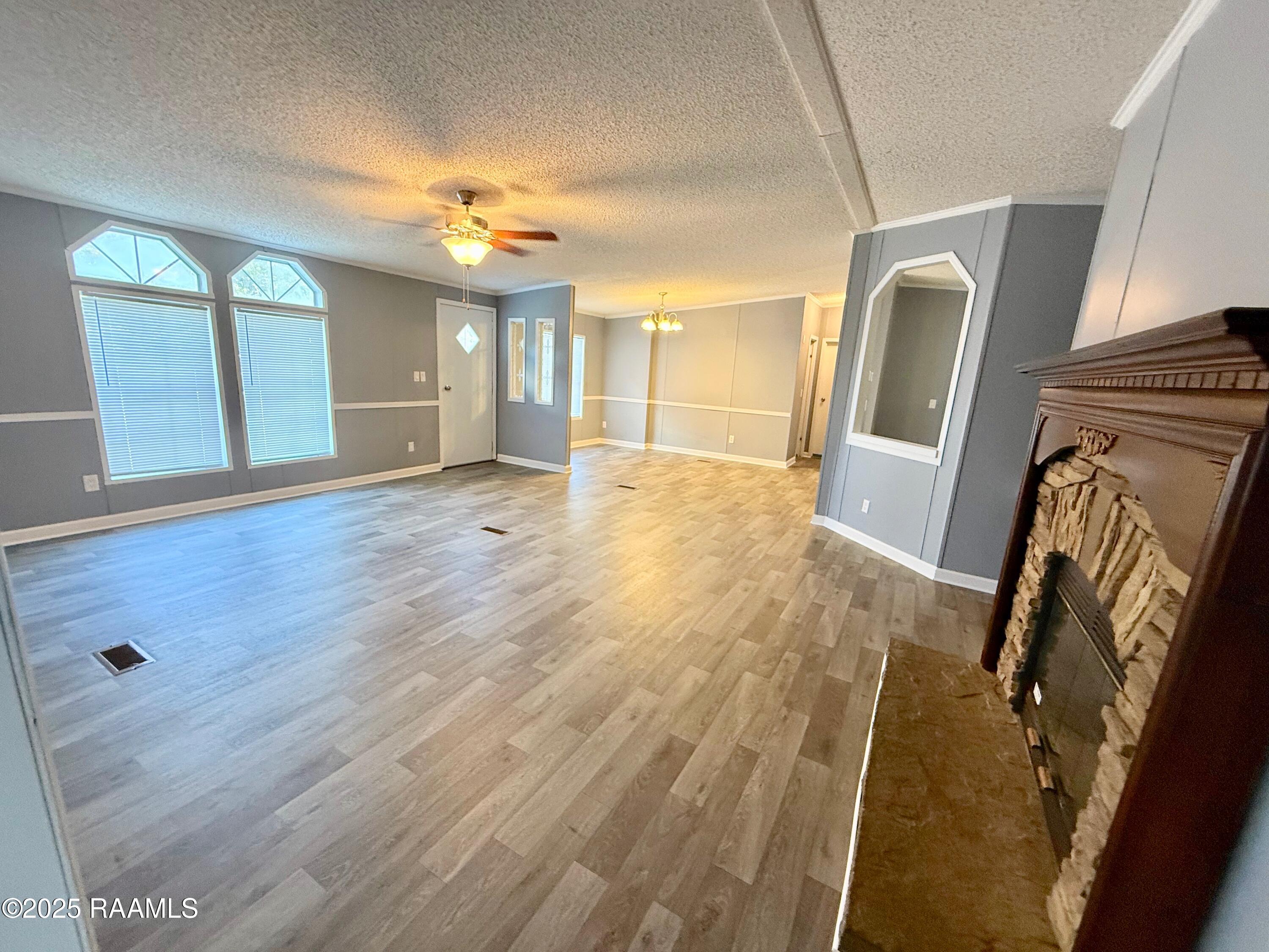 2900 Loreauville Road, Unit 1 New Iberia, LA 70563 - Photo 15 of 48 living room