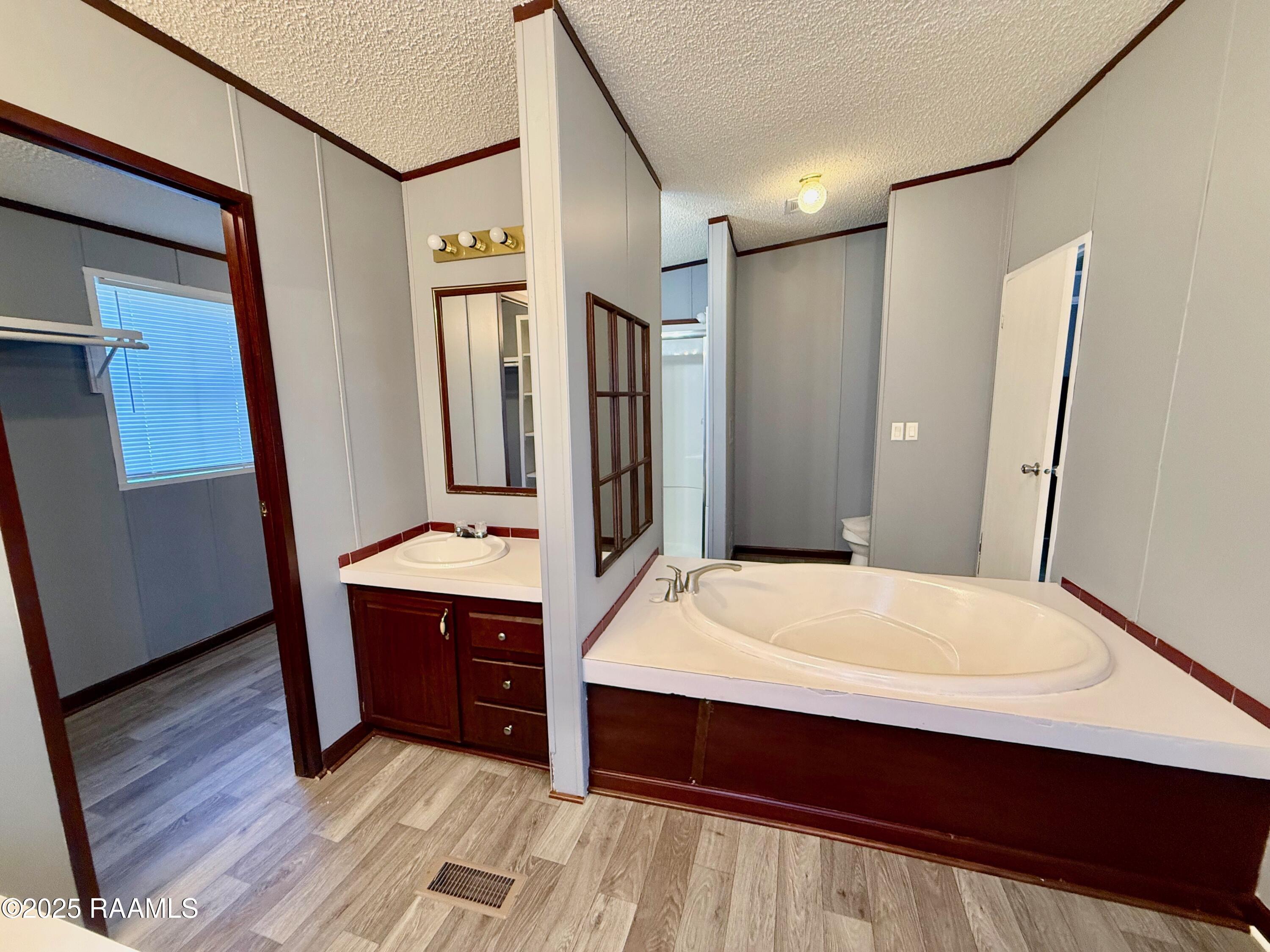 2900 Loreauville Road, Unit 1 New Iberia, LA 70563 - Photo 33 of 48 primary bathroom