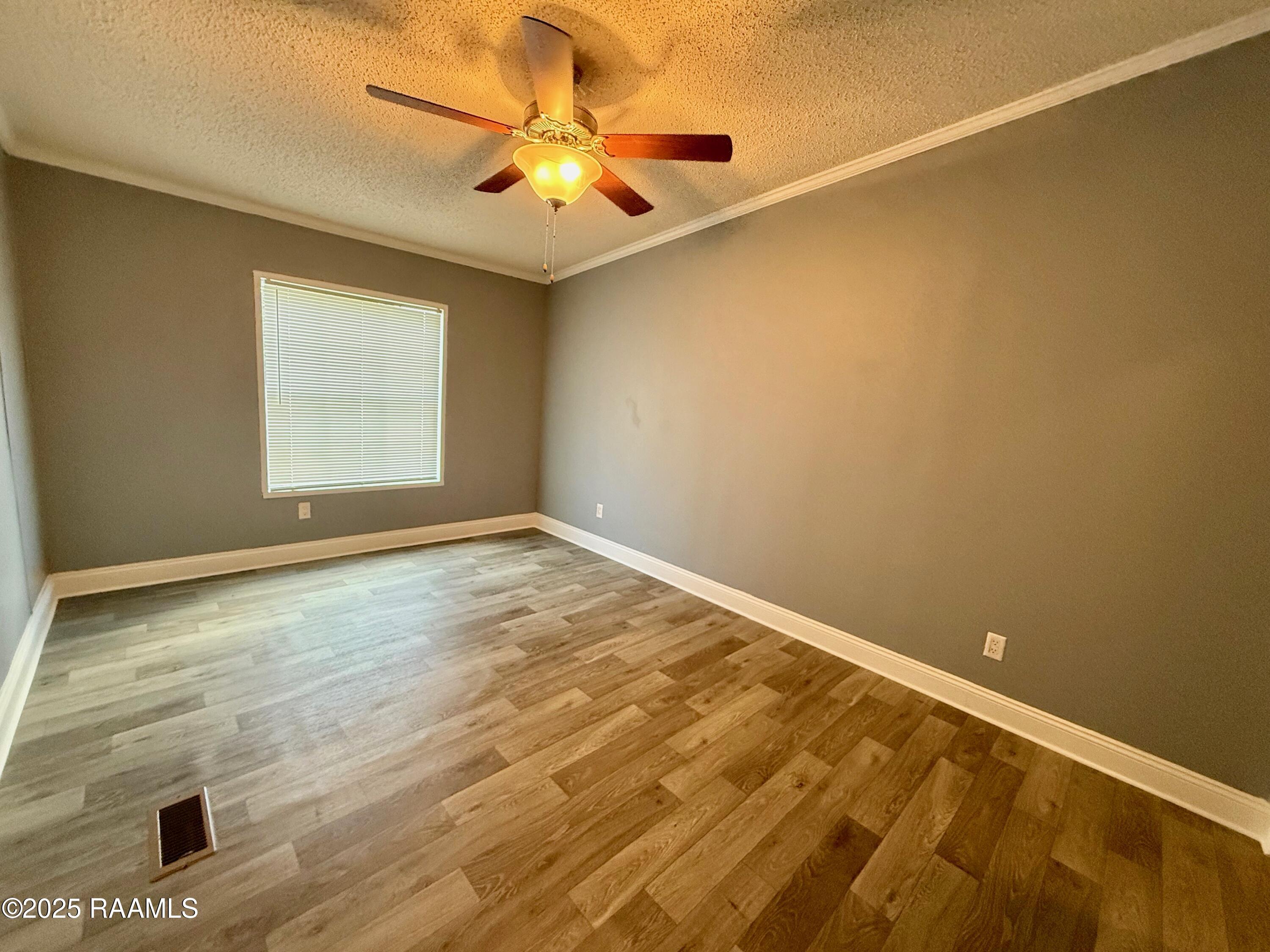 2900 Loreauville Road, Unit 1 New Iberia, LA 70563 - Photo 40 of 48 2nd bedroom