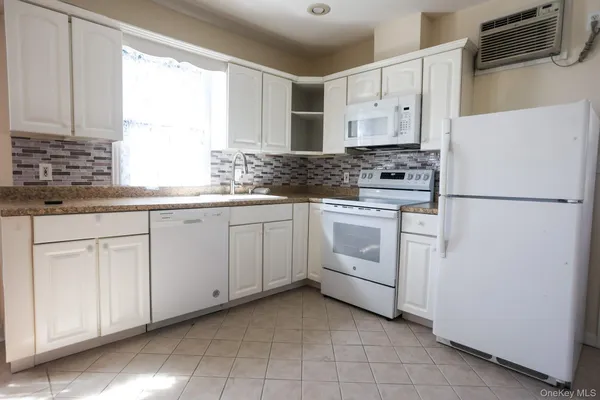 $2,000 | 109 Vista Terrace South, Unit B, Mahopac, NY 10541