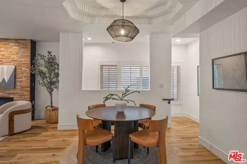 $1,099,000 | 1160 Granville Avenue, Unit 104, Los Angeles, CA 90049