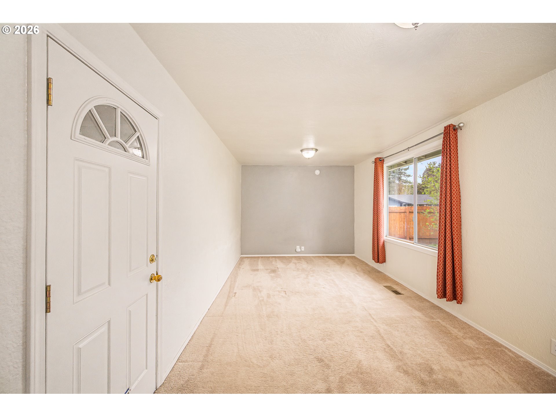 425 Autumn Avenue Eugene, OR 97404 - Photo 12 of 40 a view of an empty room