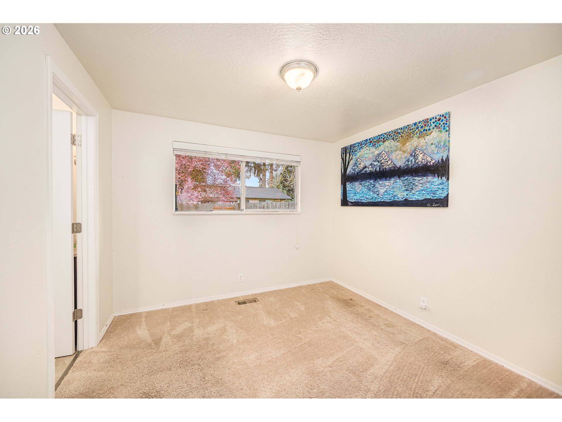 425 Autumn Avenue Eugene, OR 97404 - Photo 13 of 40 a view of an empty room