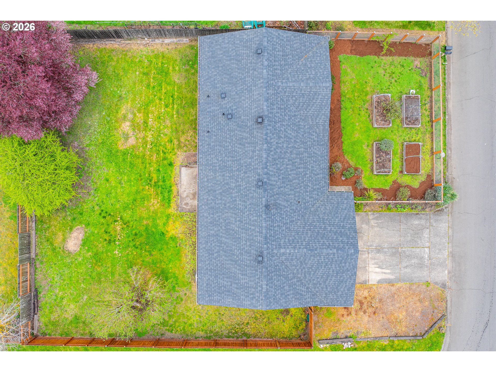 425 Autumn Avenue Eugene, OR 97404 - Photo 23 of 40 a view of a garden
