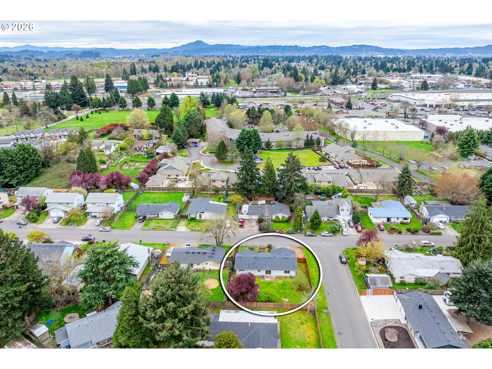 425 Autumn Avenue Eugene, OR 97404 - Photo 28 of 40 an aerial view of multiple house