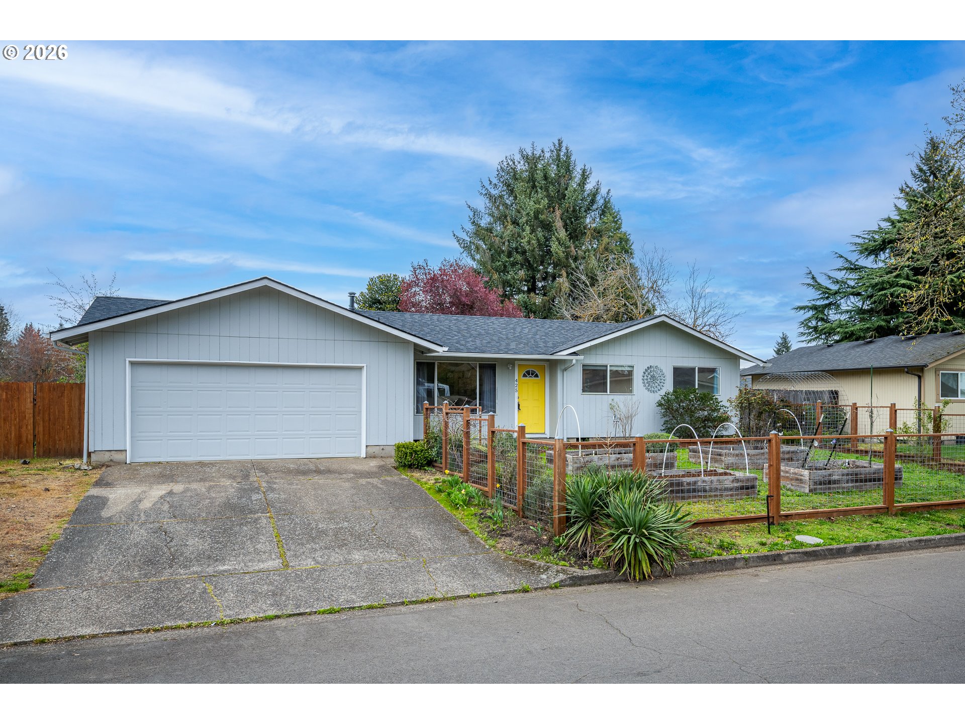 425 Autumn Avenue Eugene, OR 97404 - Photo 38 of 40 a house view with a garden space