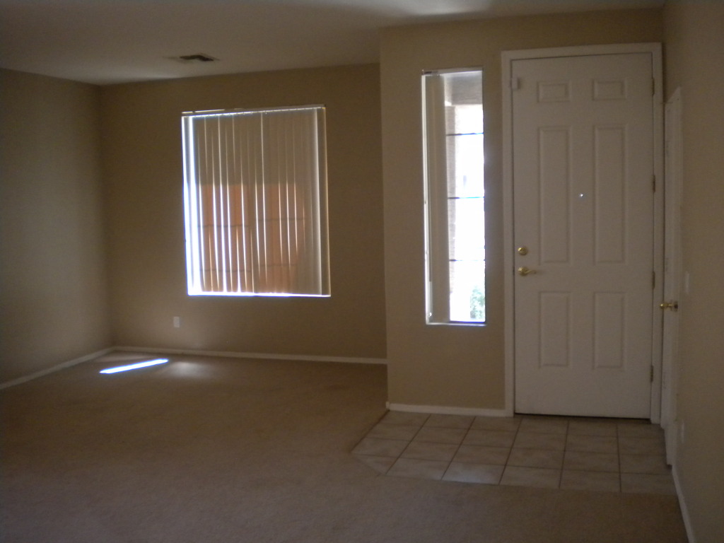 4351 South Splendor Place Gilbert, AZ 85297 - Photo 2 of 8 Entry