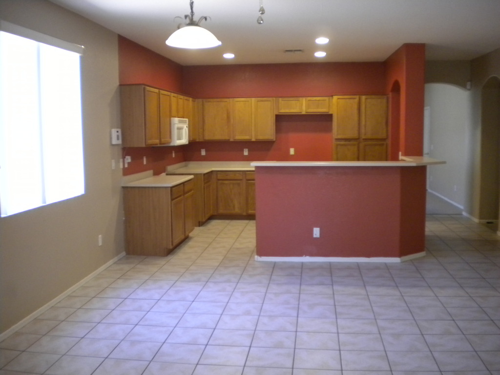 4351 South Splendor Place Gilbert, AZ 85297 - Photo 4 of 8 Kitchen