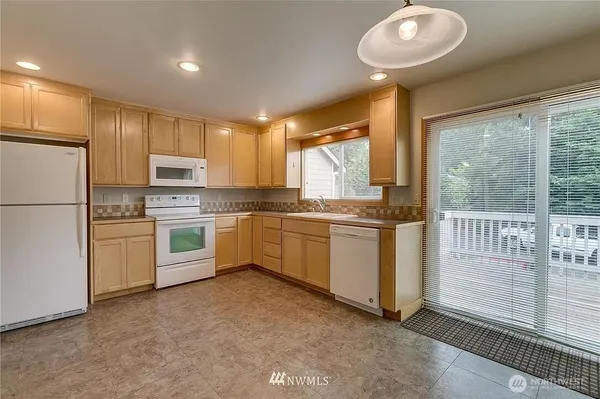 $2,990 | 20417 26th Avenue West, Unit 1, Lynnwood, WA 98036