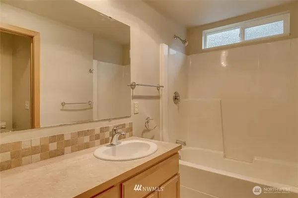 $2,990 | 20417 26th Avenue West, Unit 1, Lynnwood, WA 98036