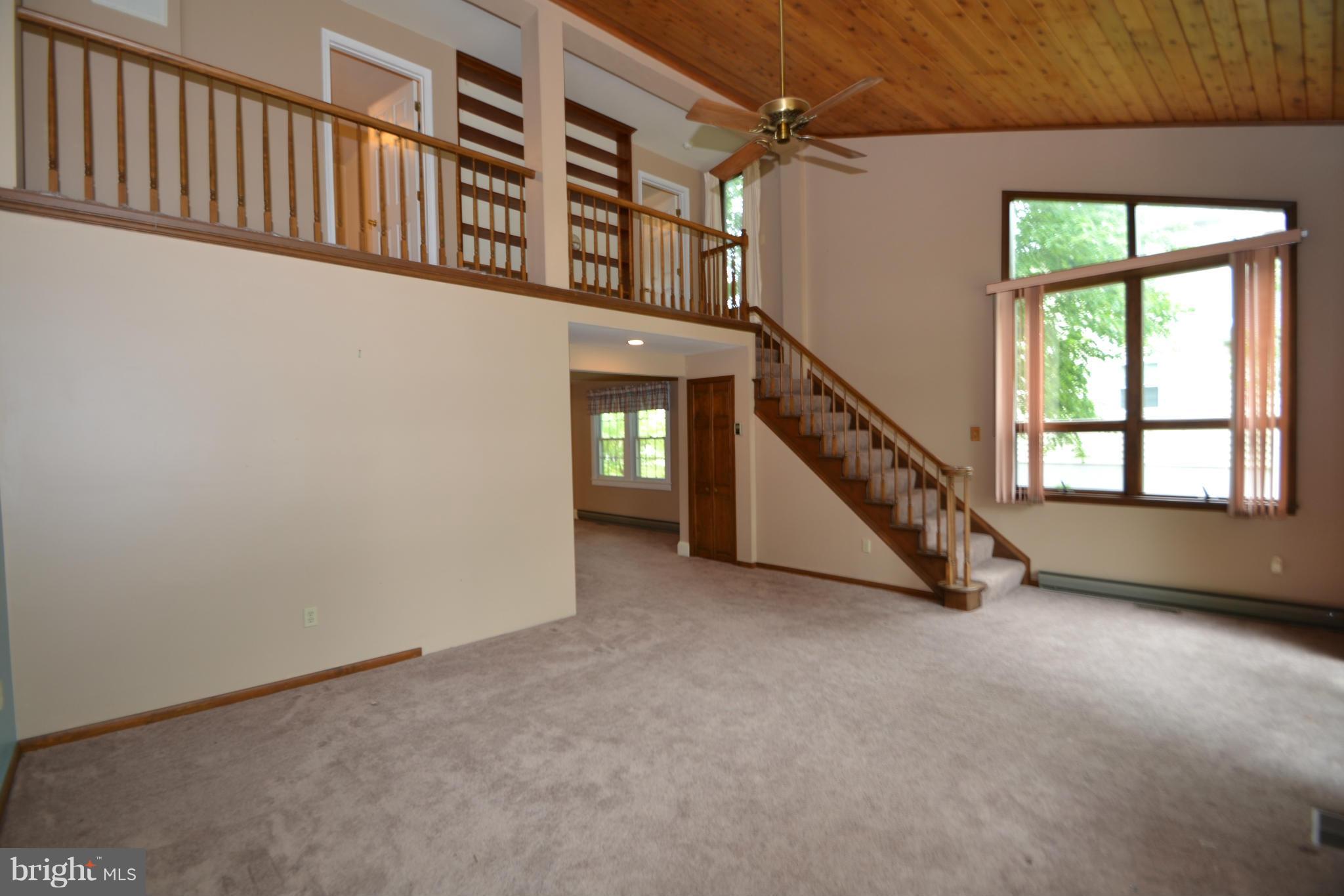 1508 Burke Road Baltimore, MD 21220 - Photo 11 of 30 Living Room