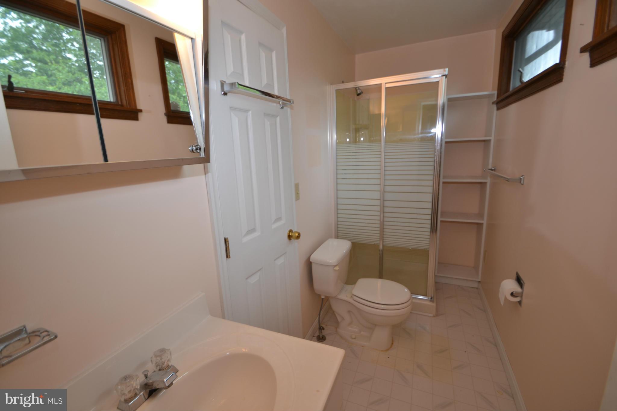 1508 Burke Road Baltimore, MD 21220 - Photo 17 of 30 Bath