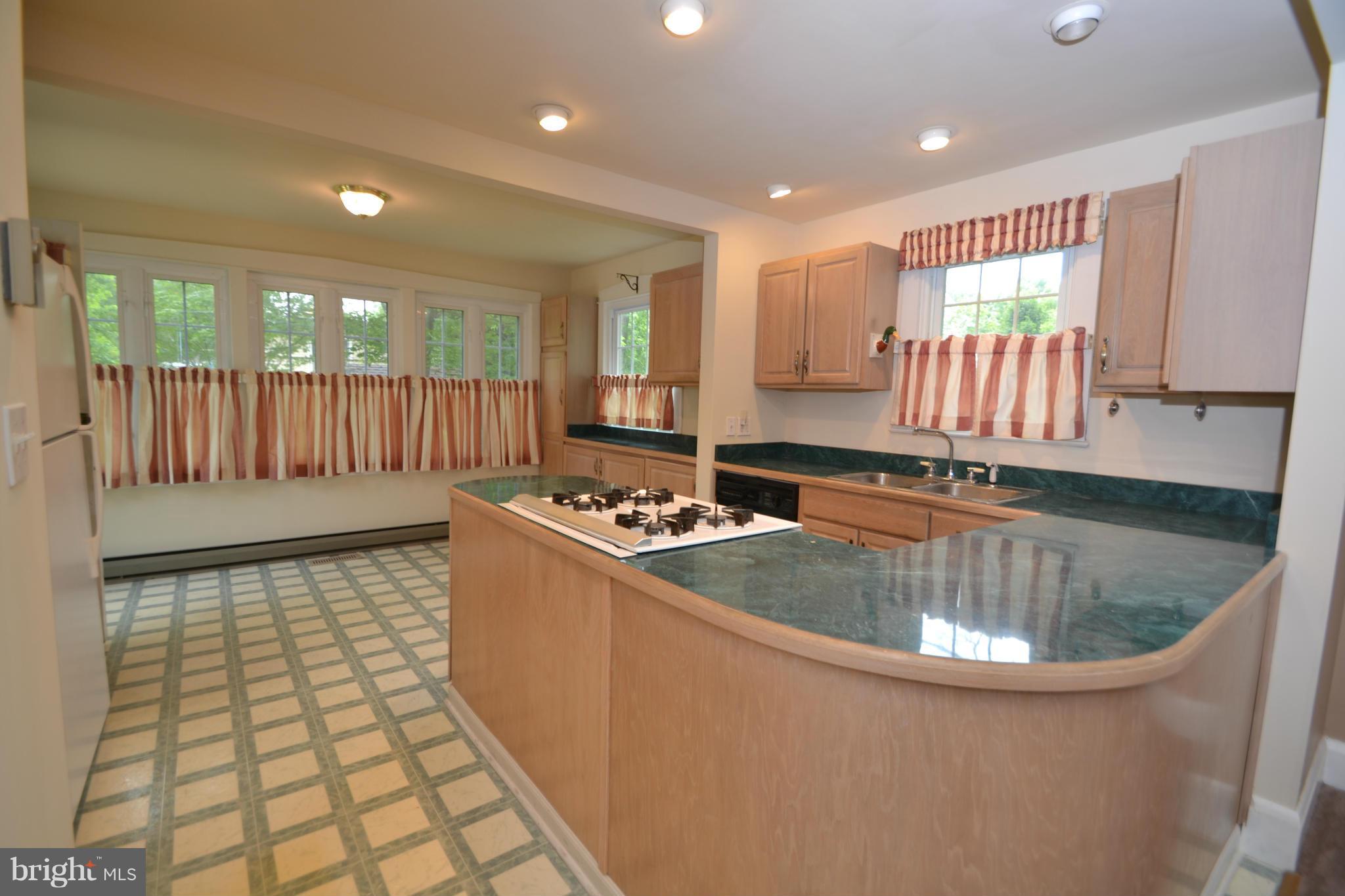 1508 Burke Road Baltimore, MD 21220 - Photo 4 of 30 Kitchen