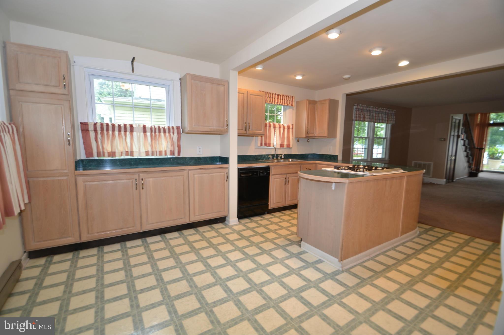 1508 Burke Road Baltimore, MD 21220 - Photo 5 of 30 Kitchen