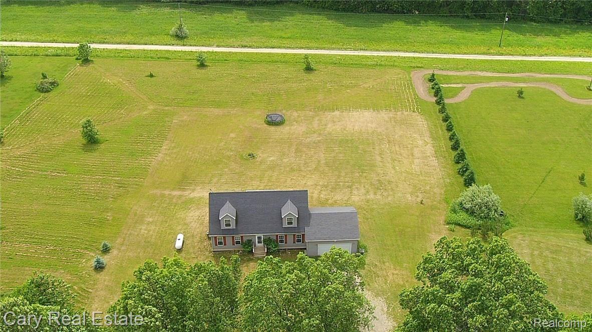 9853 Crofoot Road Fowlerville, MI 48836 - Photo 2 of 34 YUN00213.jpg