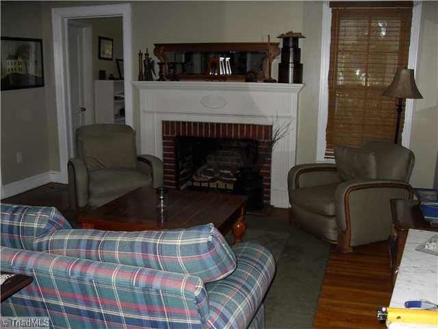 246 S Road Lexington, NC 27292 - Photo 5 of 16 Living Room.