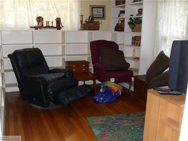 246 S Road Lexington, NC 27292 - Photo 9 of 16 Den/Family/Great Room.