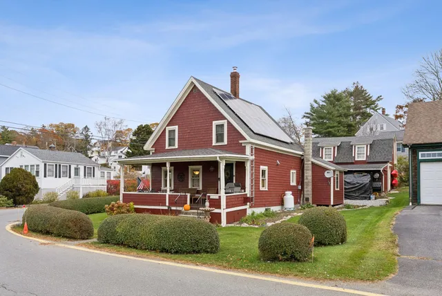 $570,000 | 12 Sea Street, Boothbay Harbor, ME 04538