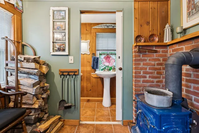 $570,000 | 12 Sea Street, Boothbay Harbor, ME 04538