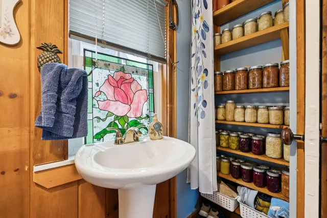 $570,000 | 12 Sea Street, Boothbay Harbor, ME 04538