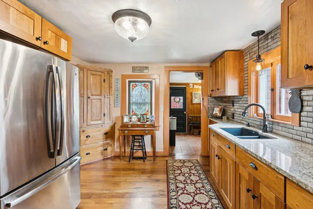 $570,000 | 12 Sea Street, Boothbay Harbor, ME 04538